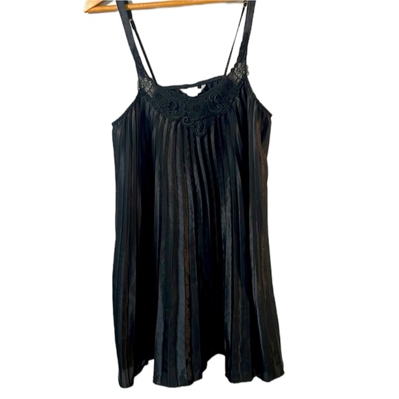 Victoria's Secret Other - Victoria's Secret black accordion pleat slip lace trim medium dress lingerie